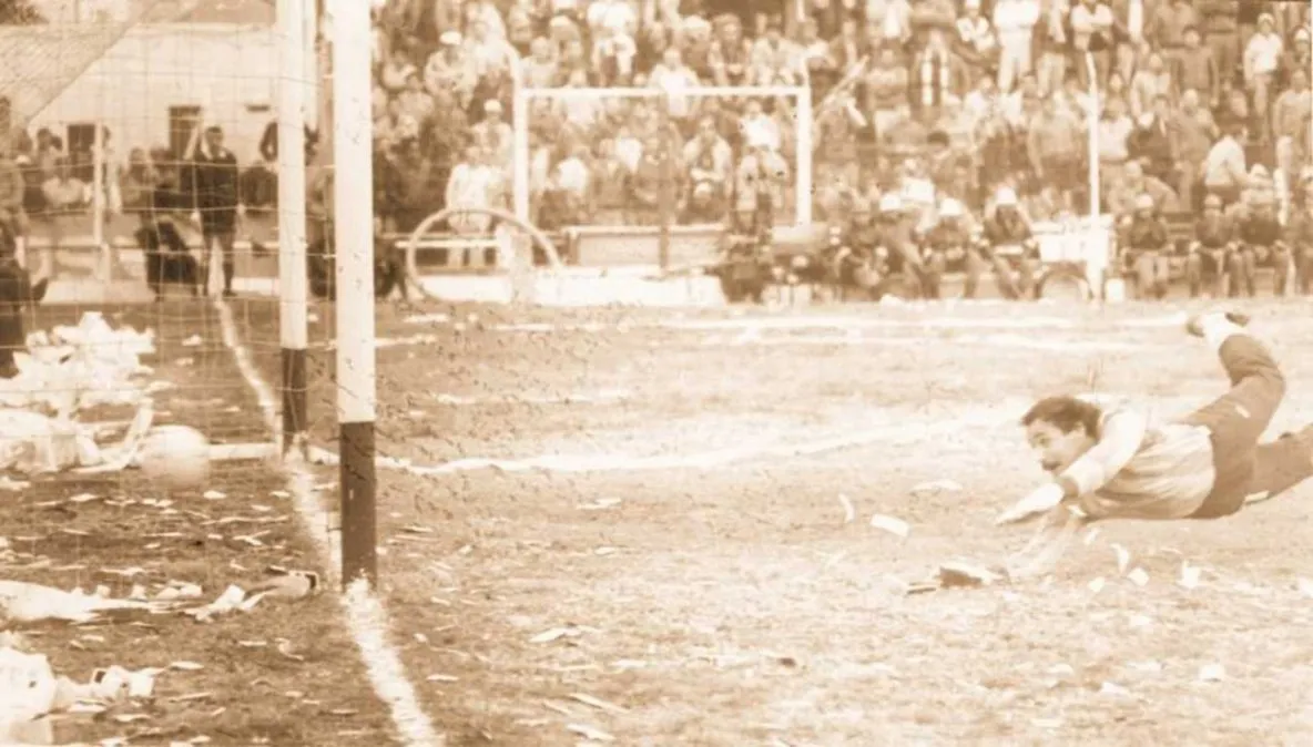 El gol de Madelón que significaba el ascenso ante el máximo rival.