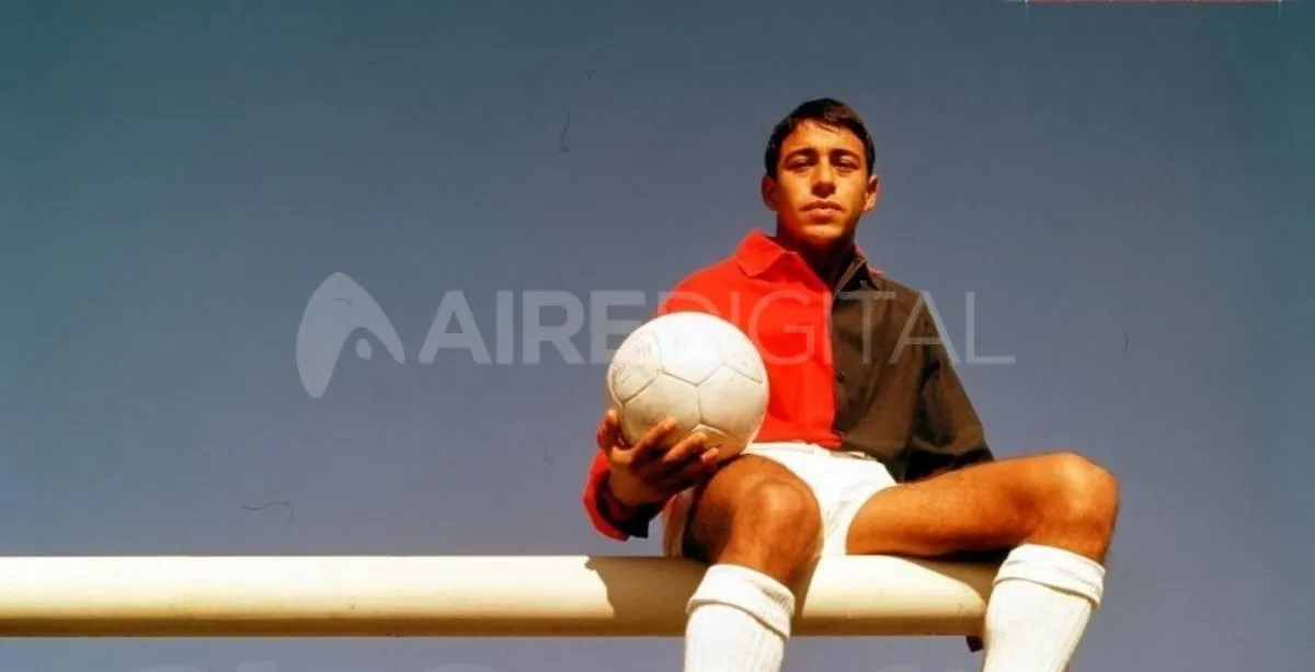 242 partidos jugados, donde convirtió 70 goles. Edgardo, la Chiva Di Meola es uno de los grandes estandartes de la institución, gloria sabalera en la década dorada de los ´70. Foto: Archivo Revista El Gráfico