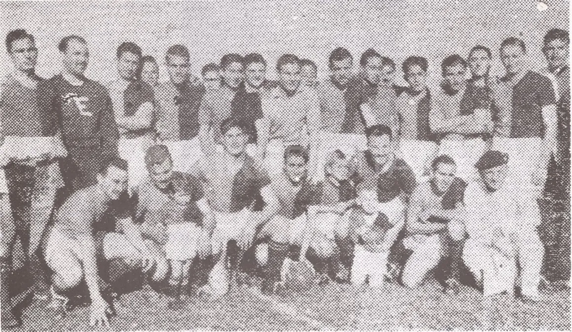El plantel completo de Colón posa el día de la inauguración del Estadio Brigadier López. 9 de julio de 1946.