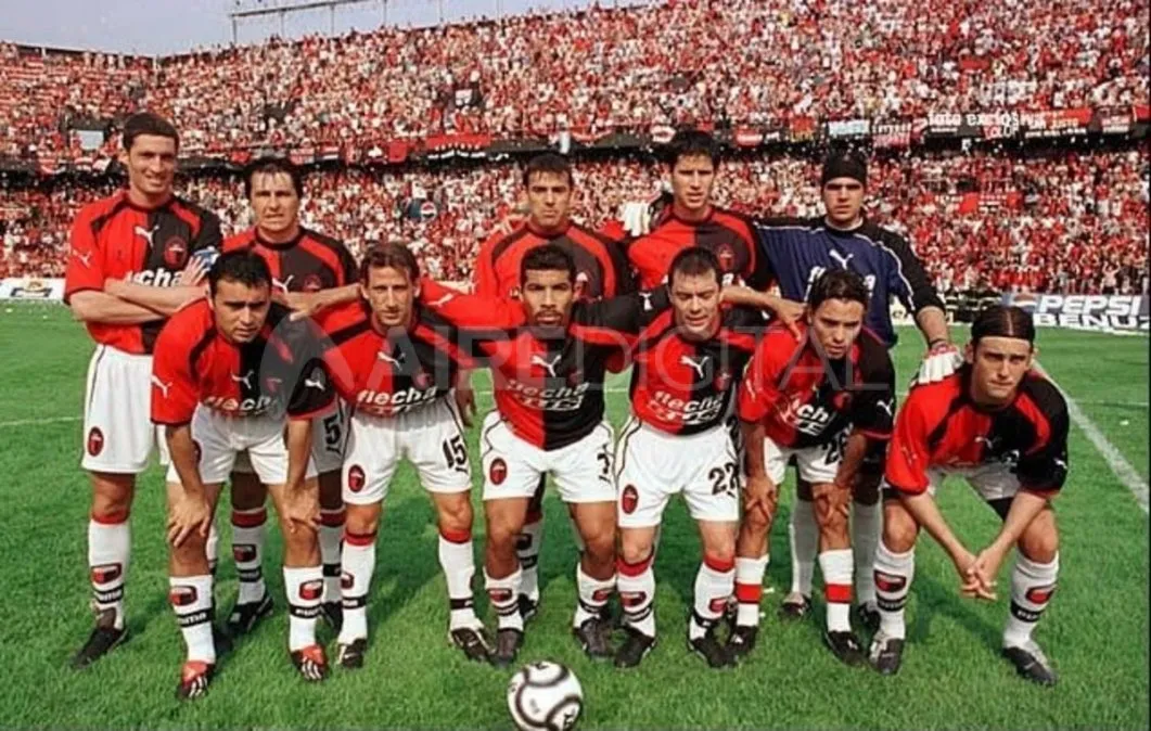 Formación titular de Colón que salió a la cancha en un nuevo clásico frente a Unión en Santa Fe: Joaquín Irigoytía; Jorge Bontemps, Pablo Morant, Alcídes Píccoli, Ariel Pereyra; Julio Toresani, Alejandro Capurro, Javier Delgado; Juan Martín Parodi; César Carignano y Leonardo Mina Polo. Director técnico: Edgardo Bauza.