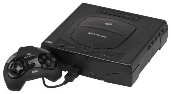 Con un aspecto futurista, la SEGA Saturn salió al mercado el 7 de julio de 1995 en Europa.