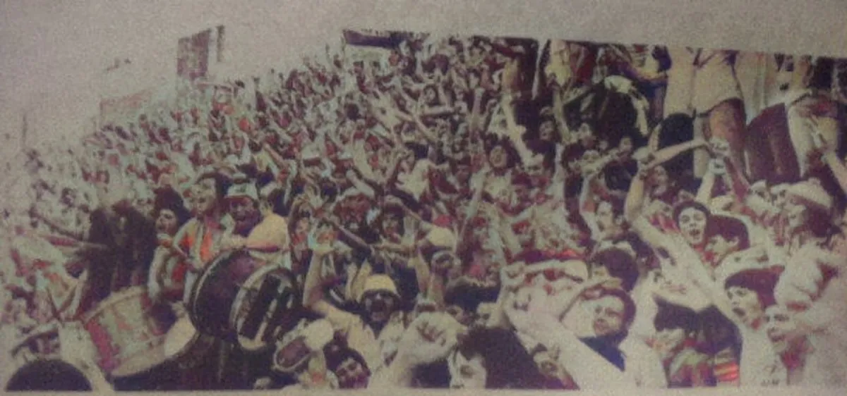 Hinchada de Unión tomada el 26 de octubre de 1980. El Tate ganó por 2 a 0 el Clásico.