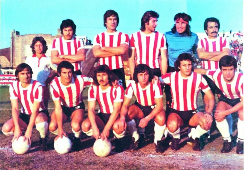 Otra foto de 1975. Mastrángelo, Luque, Suñe, Gatti, entre otros, las principales figuras.