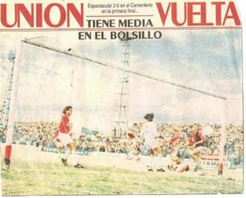Así titulaban los medios de la época la final entre Unión y Colón. Ambos planteles concentraron en Paraná.