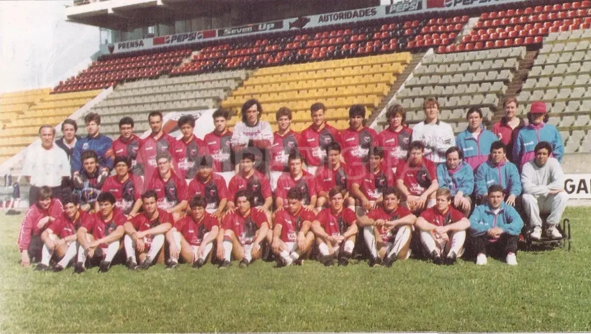 Plantel de Colón que disputó el Torneo de la B Nacional de la temporada 1994/1995. Foto: Historia del Club Atlético Colón (1995 - Juan Jesús Sidoni).
