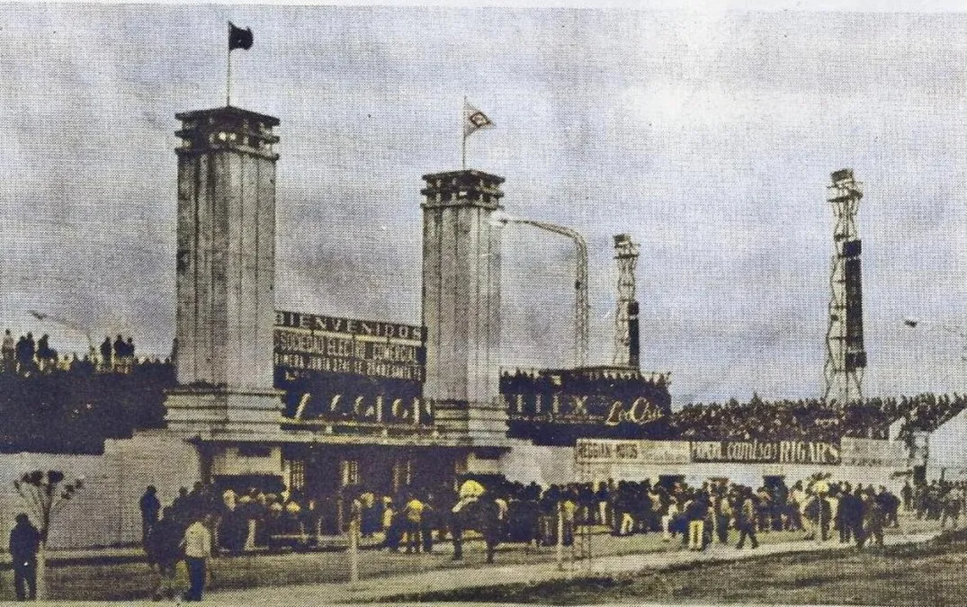 Fachada de ingreso al Club Atlético Colón, año 1972.