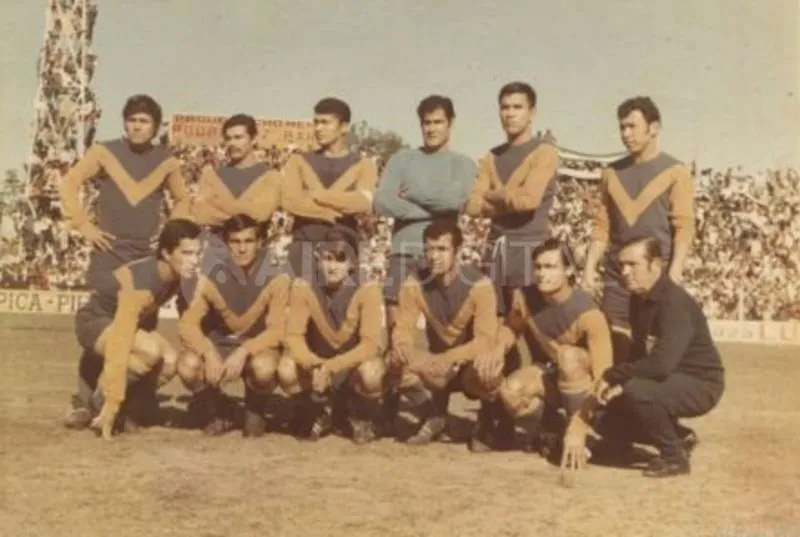 Don Orione de Chaco, campeón del Torneo Regional 1971: Pedro Ramírez, José Barreto, Gerónimo Domínguez, Estanislao González, Andrés González y Carlos Gazzola; Eugenio Alegre, Emilio Zarate, Víctor López, Alfredo Eduardo Cáceres, Miguel Vargas y Manuel Acosta (masajista). DT: José Lestani.