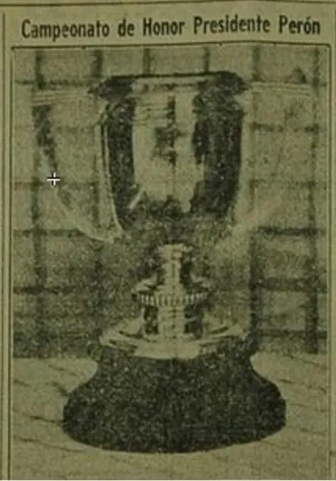 El trofeo que obtuvo Colón tras conseguir la Copa Juan Domingo Perón en 1950. Le fue entregado casi tres años más tarde, en septiembre de 1953.