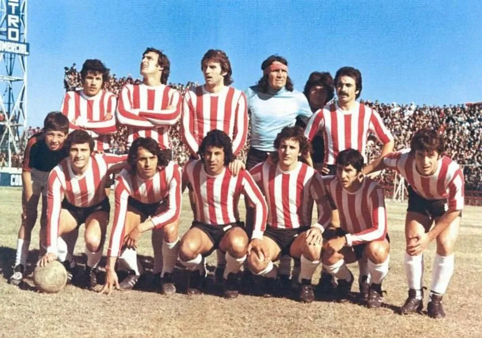 Formación del año 1975. Ganó las primeras cinco fechas, hecho histórico en Primera División para un ascendido.