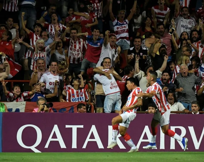 En 2020 continúa el periplo internacional. Goleada y baile ante Mineiro en Santa Fe.