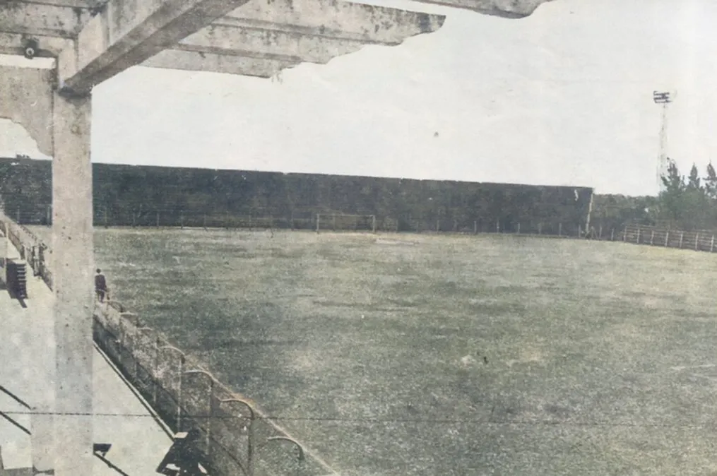 La primera imagen conocida del Estadio 15 de abril, en el año 1929. Foto: Archivo personal Andrés Yossen.