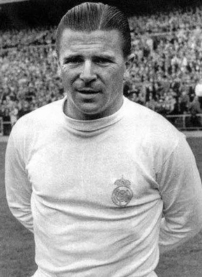 Tras escapar del régimen comunista, se estableció en España. Ganó dos Copas de Europa con el Real Madrid.