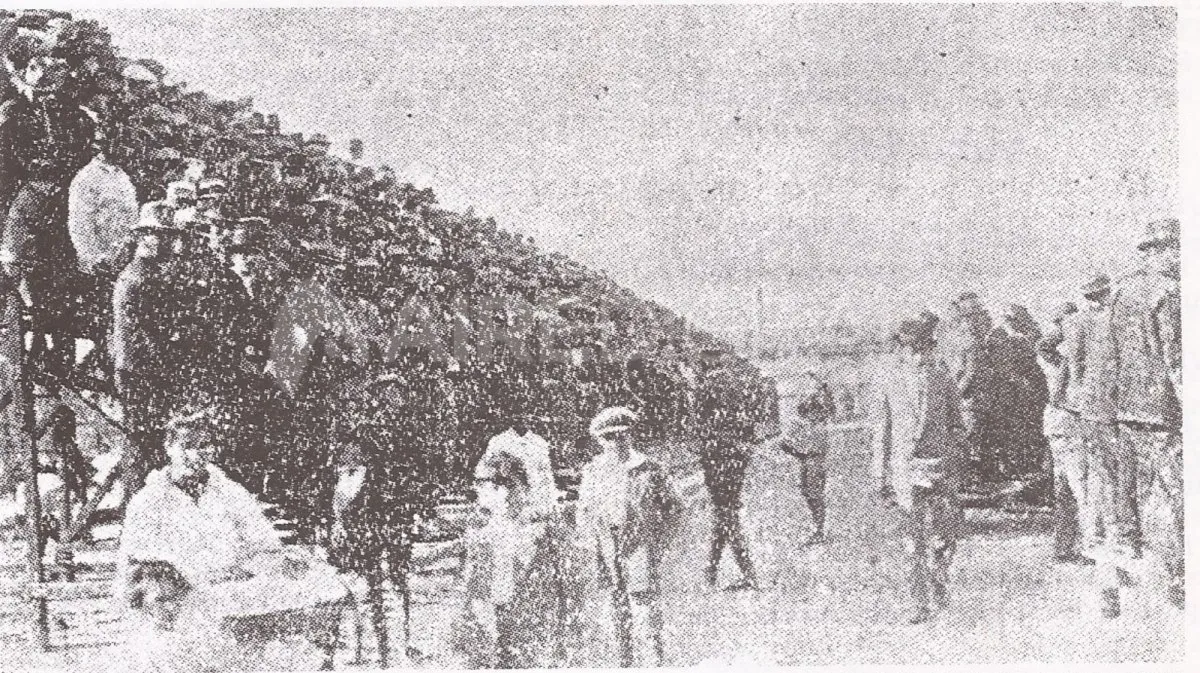 Marco de público en la cancha de Colón en los años 30.