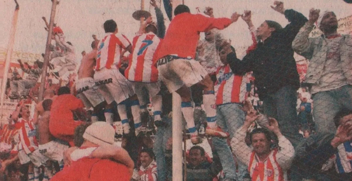 Los juveniles de Unión celebran ante su gente, que viajó hasta Buenos Aires. Foto: @archivosultrau