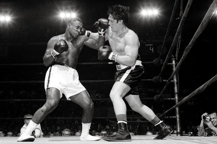 Ringo Bonavena ante Joe Frazier. 21 de septiembre de 1966. (pelearon dos veces: -en la foto, derrota por MD- y el 10 de Diciembre de 1968 -por título mundial, derrota por UD-)