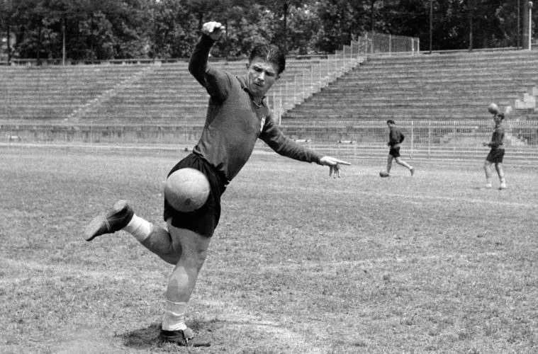 Puskás fue el ícono del seleccionado húngaro precursor del fútbol total: un 4-2-4 que logró desestabilizar las bases de la época.