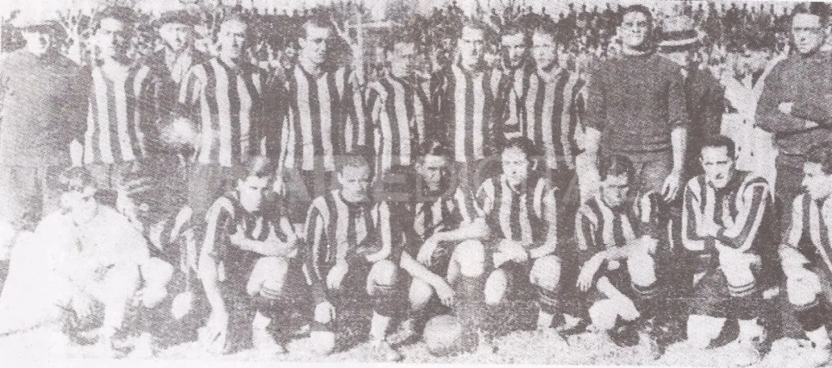 El equipo que presentó Peñarol el 16 de abril de 1933 en Santa Fe.