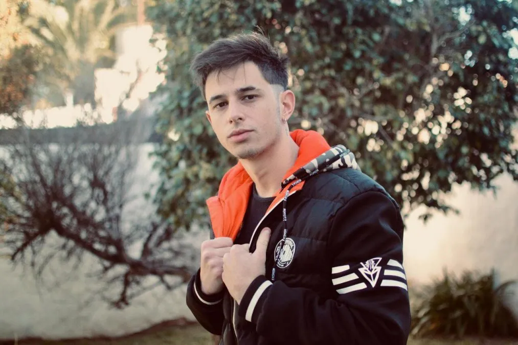 Lau deja un mensaje de aliento a los chicos: “Tienen que animarse, sin importar lo que les digan. Yo tengo una frase: ‘Desealo tanto, que la vida no tenga otra forma de dártelo’. Cualquier perseverancia le gana a cualquier talento.”