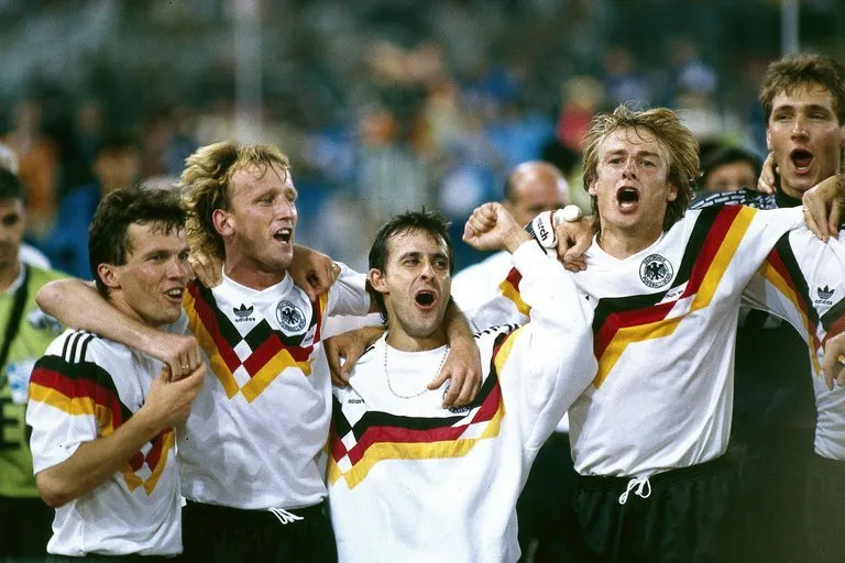 La selección alemana, festejando el título en el Olímpico de Roma.