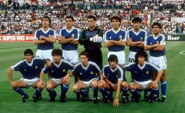 El equipo que jugó la final: Sergio Goycochea, Néstor Lorenzo, Roberto Sensini, José Serrizuela, Oscar Ruggeri, José Basualdo, Jorge Burruchaga, Juan Simón, Diego Maradona, Pedro Troglio y Gustavo Dezotti.