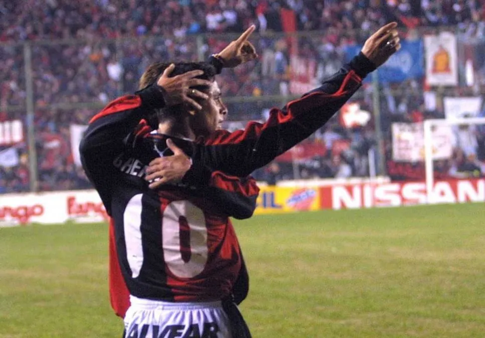 Colón volvió a las competiciones internacionales en el año 2003, al disputar la Copa Sudamericana. En la foto, se encuentra Giovanni Hernández.