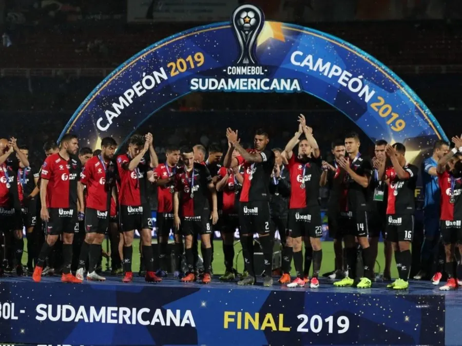 Colón disputó en 2019 la final más importante de su historia. El subcampeonato en la Copa Sudamericana vino de la mano de un éxodo extraordinario de hinchas de Colón en Asunción.